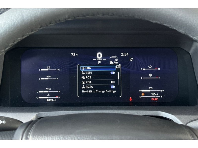 Toyota Tacoma Vehicle Full-screen Gallery Image 27