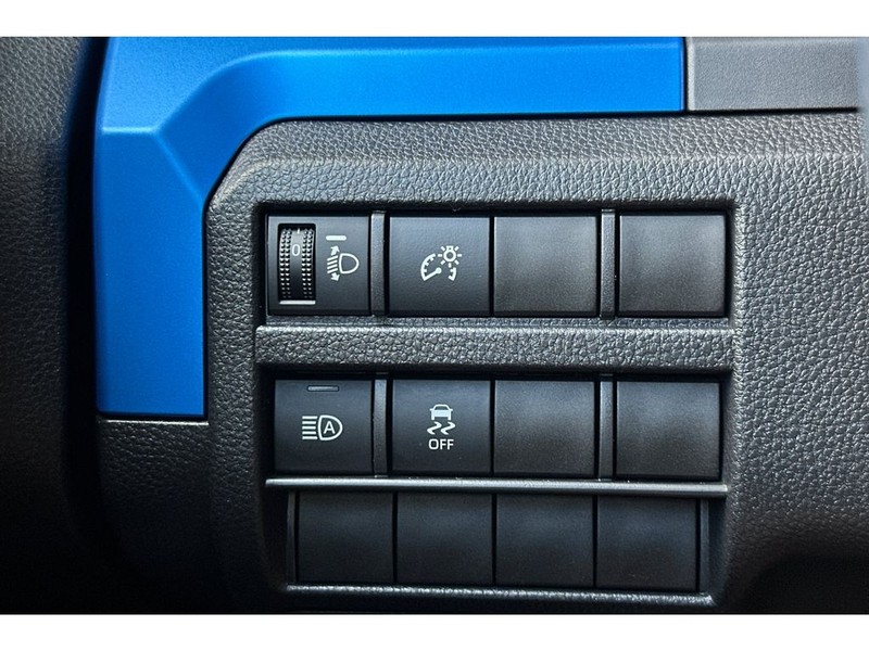 Toyota Tacoma Vehicle Full-screen Gallery Image 29