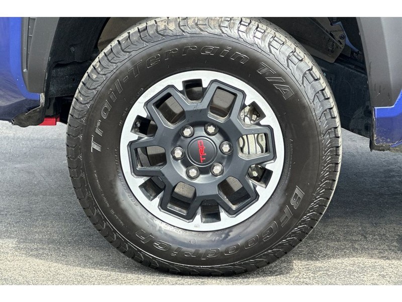 Toyota Tacoma Vehicle Full-screen Gallery Image 30