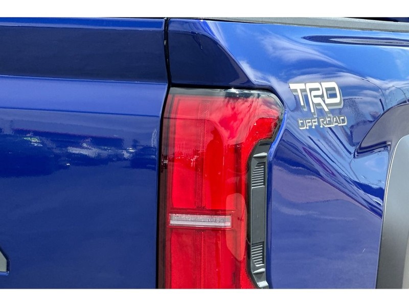 Toyota Tacoma Vehicle Full-screen Gallery Image 31