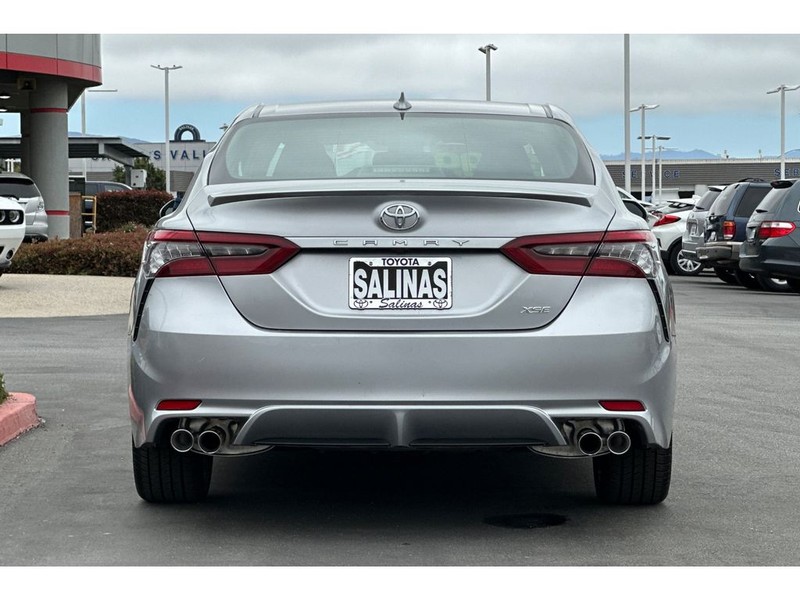 Toyota Camry Vehicle Full-screen Gallery Image 05
