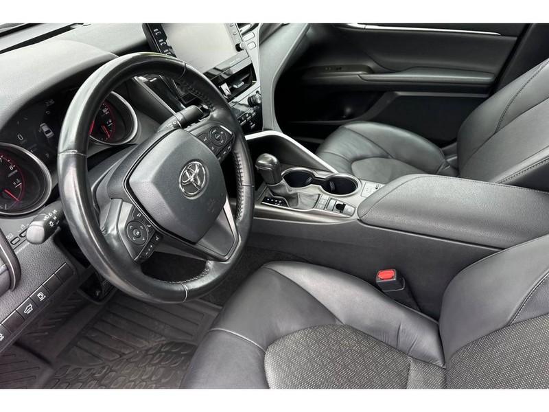 Toyota Camry Vehicle Full-screen Gallery Image 10