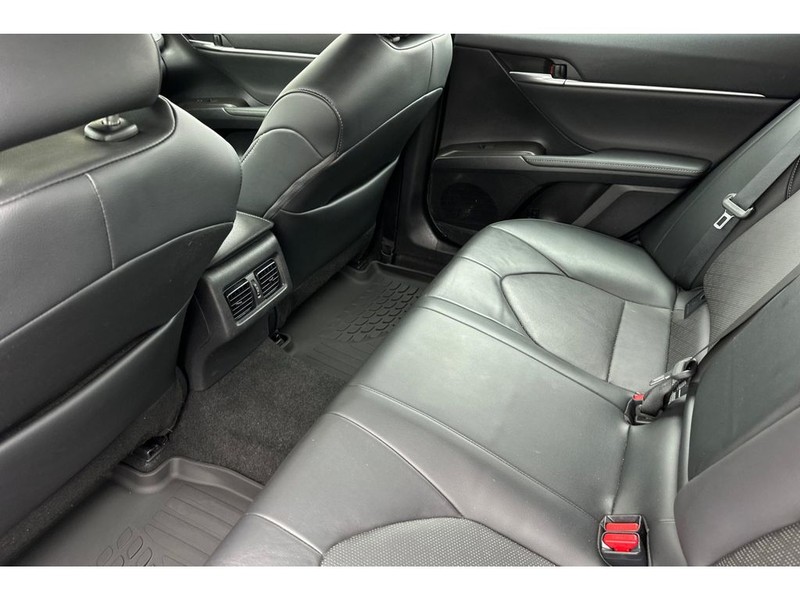 Toyota Camry Vehicle Full-screen Gallery Image 13