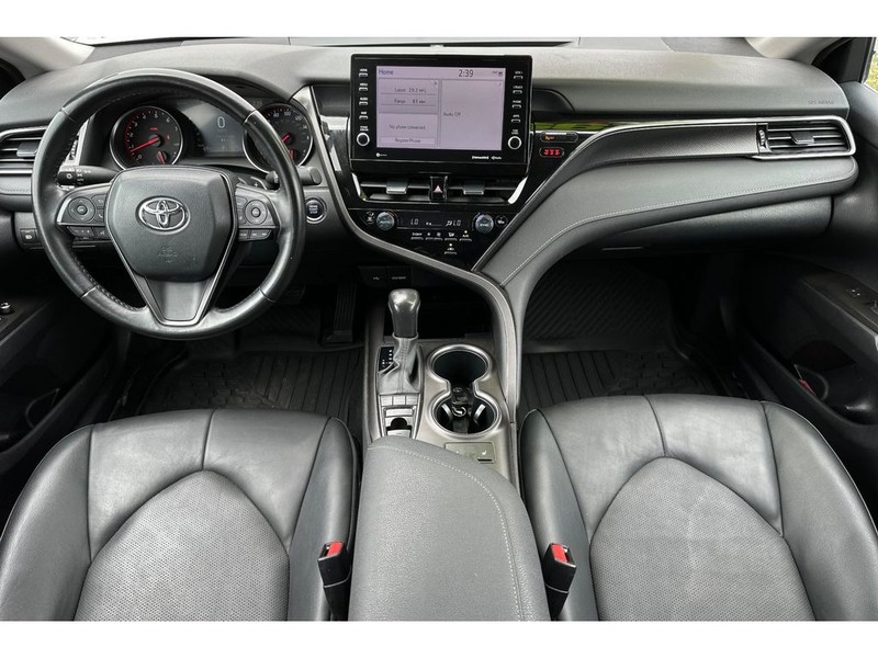 Toyota Camry Vehicle Full-screen Gallery Image 15