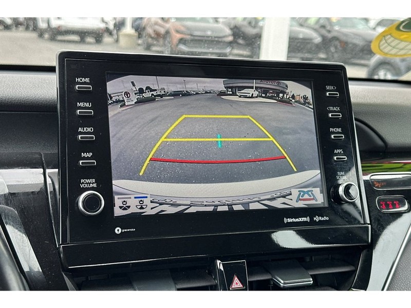 Toyota Camry Vehicle Full-screen Gallery Image 21