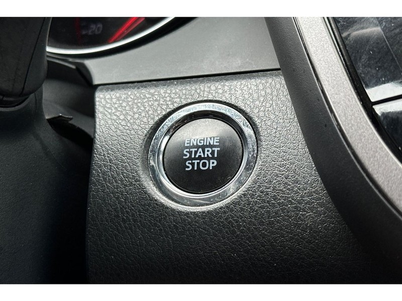 Toyota Camry Vehicle Full-screen Gallery Image 24
