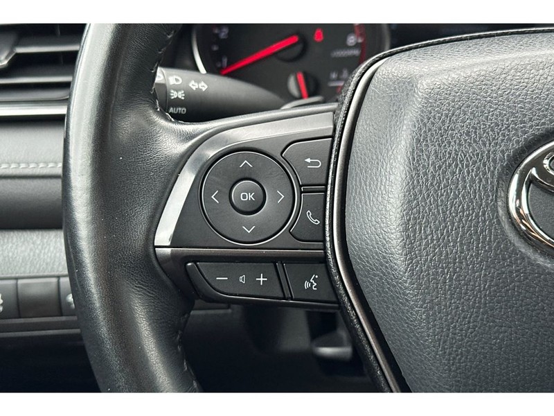 Toyota Camry Vehicle Full-screen Gallery Image 26