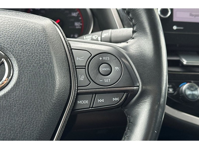 Toyota Camry Vehicle Full-screen Gallery Image 27