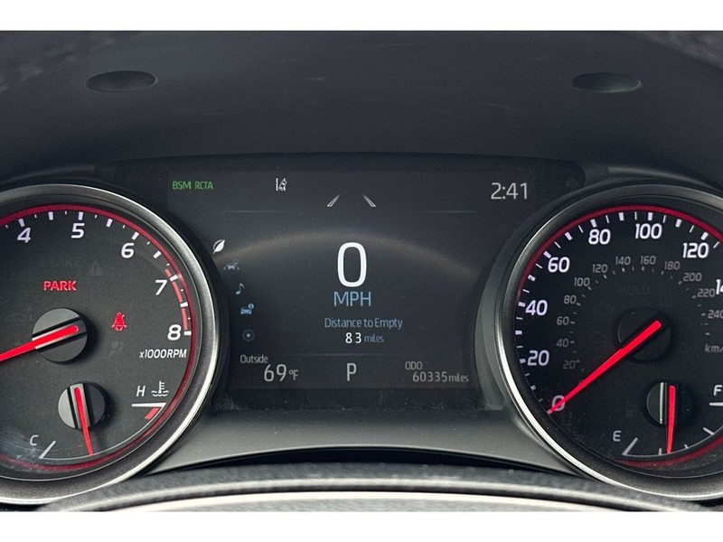 Toyota Camry Vehicle Full-screen Gallery Image 28