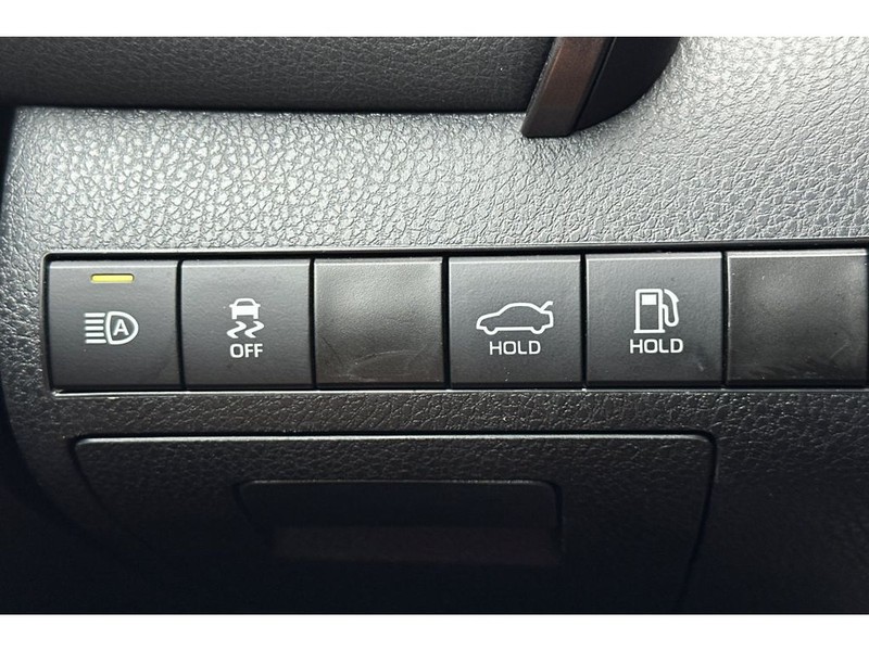 Toyota Camry Vehicle Full-screen Gallery Image 30