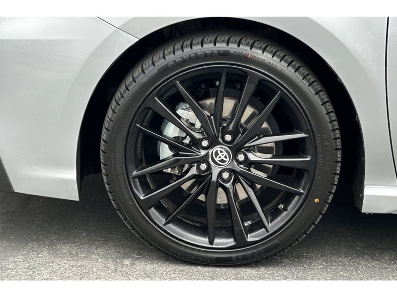 Toyota Camry Vehicle Full-screen Gallery Image 31