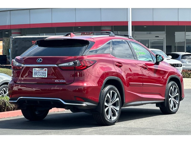 Lexus RX 450h Vehicle Full-screen Gallery Image 04