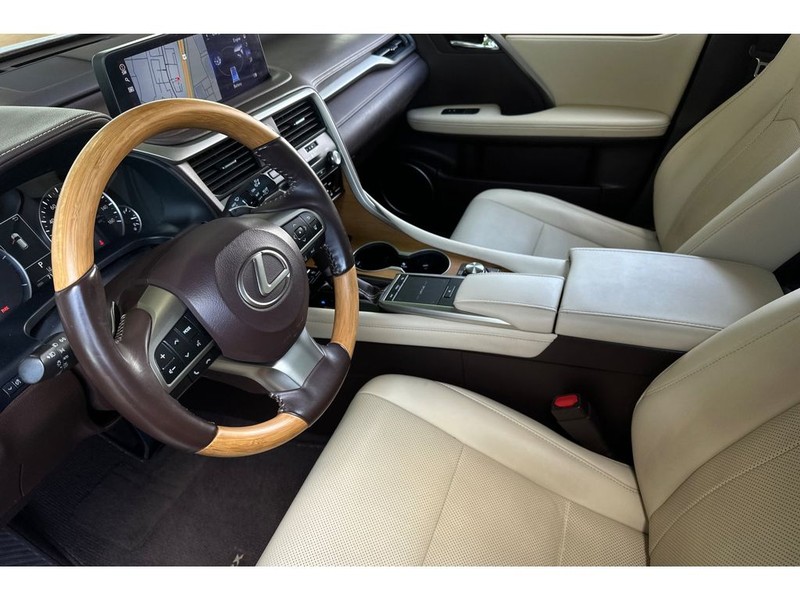 Lexus RX 450h Vehicle Full-screen Gallery Image 10