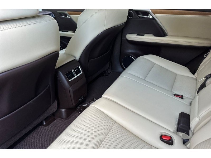 Lexus RX 450h Vehicle Full-screen Gallery Image 13