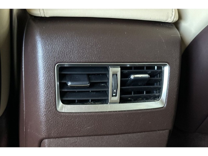 Lexus RX 450h Vehicle Full-screen Gallery Image 14