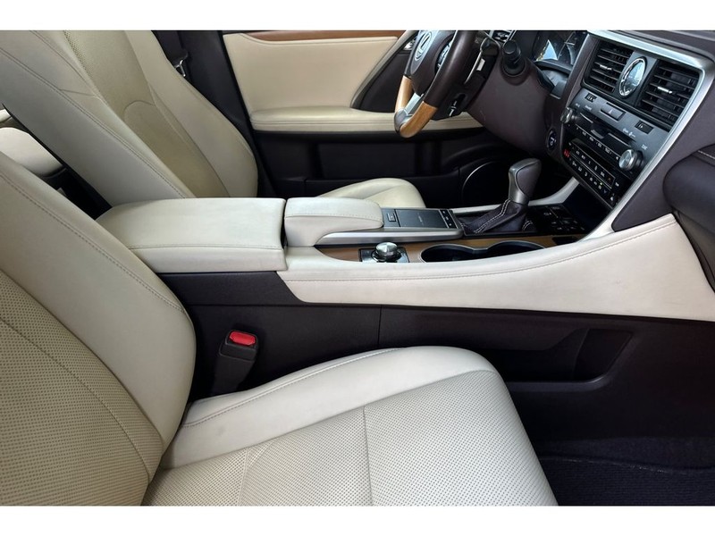 Lexus RX 450h Vehicle Full-screen Gallery Image 18