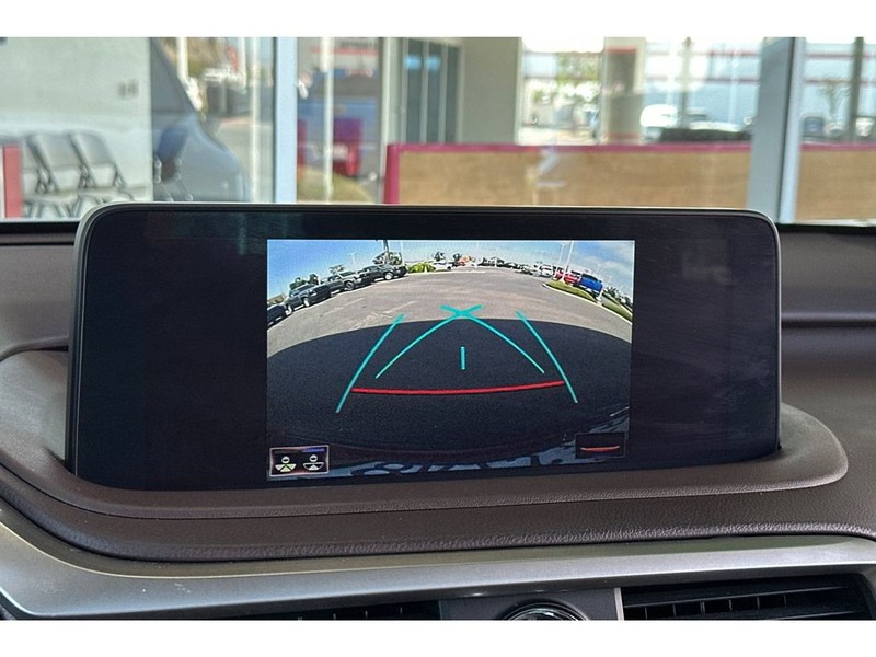 Lexus RX 450h Vehicle Full-screen Gallery Image 23