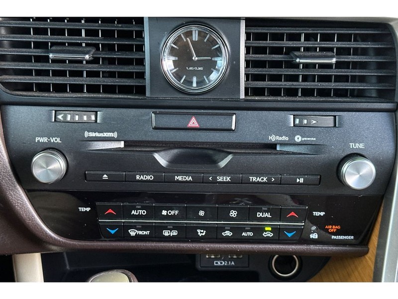 Lexus RX 450h Vehicle Full-screen Gallery Image 24
