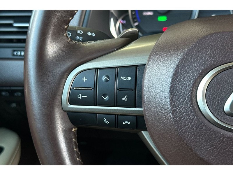 Lexus RX 450h Vehicle Full-screen Gallery Image 28