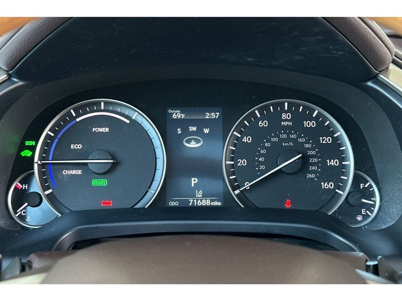 Lexus RX 450h Vehicle Full-screen Gallery Image 30