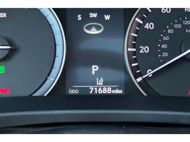 Lexus RX 450h Vehicle Full-screen Gallery Image 31