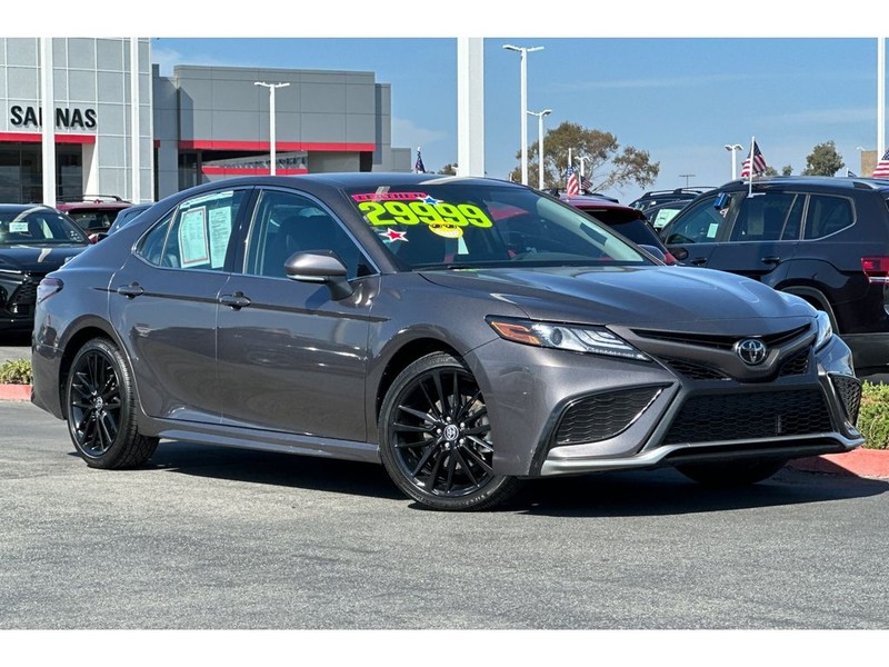 Toyota Camry Vehicle Full-screen Gallery Image 02