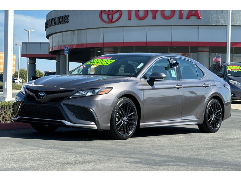 Toyota Camry Vehicle Full-screen Gallery Image 08
