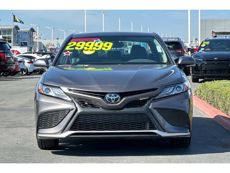 Toyota Camry Vehicle Full-screen Gallery Image 09