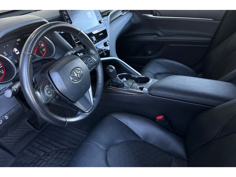 Toyota Camry Vehicle Full-screen Gallery Image 10
