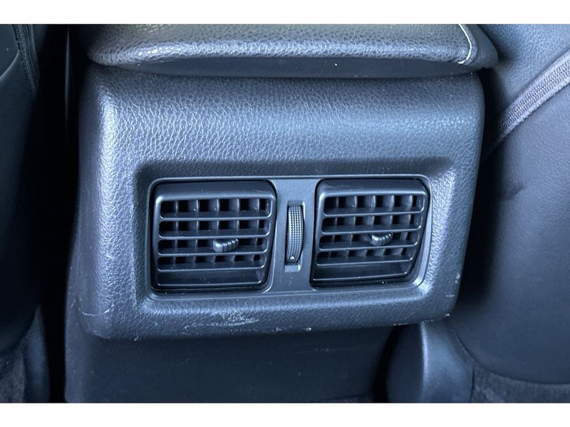 Toyota Camry Vehicle Full-screen Gallery Image 14