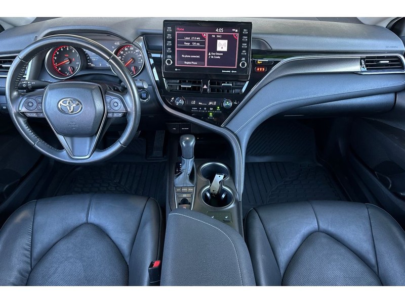 Toyota Camry Vehicle Full-screen Gallery Image 15