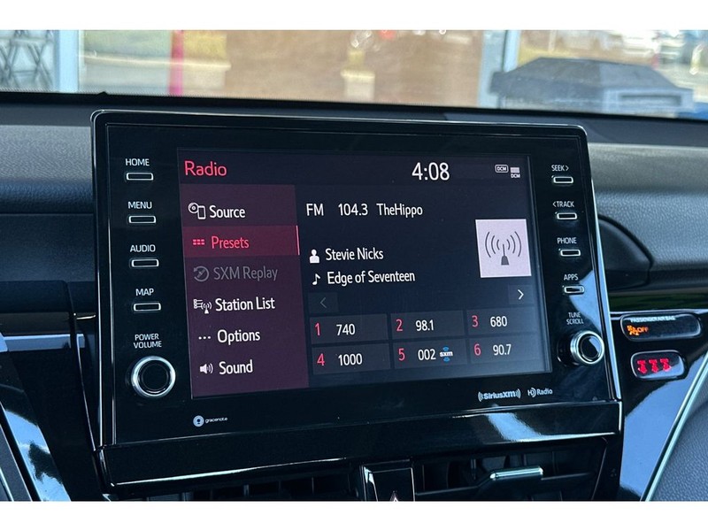 Toyota Camry Vehicle Full-screen Gallery Image 20