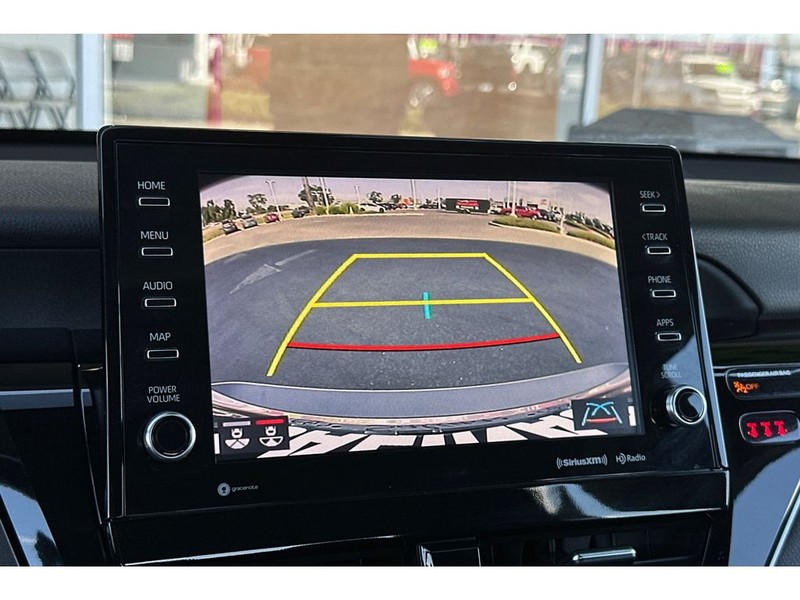 Toyota Camry Vehicle Full-screen Gallery Image 21