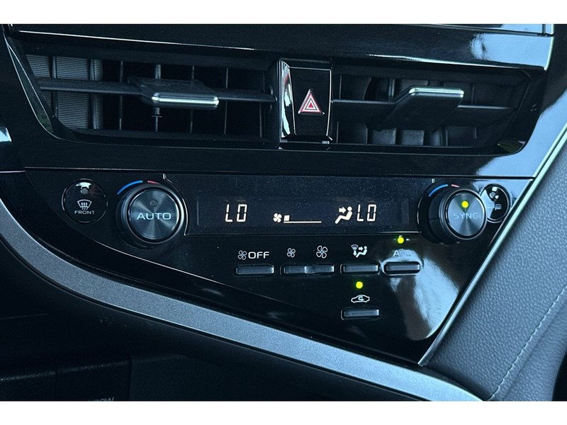 Toyota Camry Vehicle Full-screen Gallery Image 22