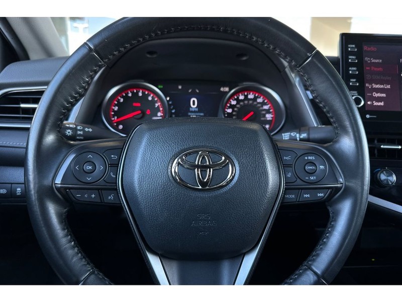 Toyota Camry Vehicle Full-screen Gallery Image 25