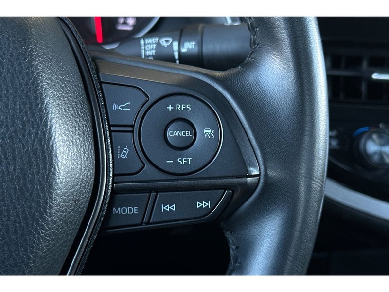 Toyota Camry Vehicle Full-screen Gallery Image 27