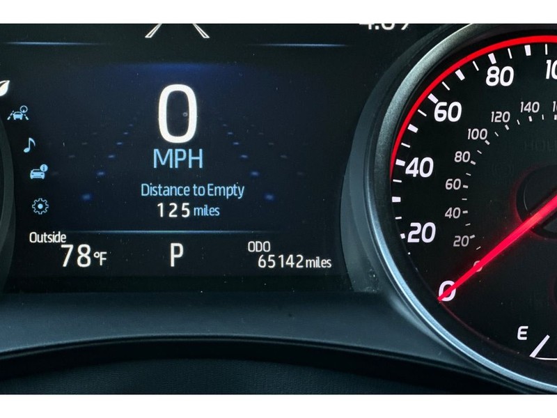 Toyota Camry Vehicle Full-screen Gallery Image 29