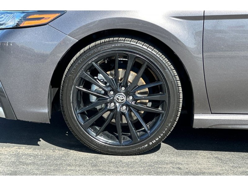 Toyota Camry Vehicle Full-screen Gallery Image 31