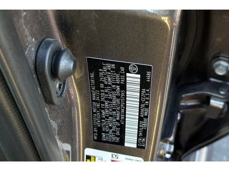 Toyota Camry Vehicle Full-screen Gallery Image 33
