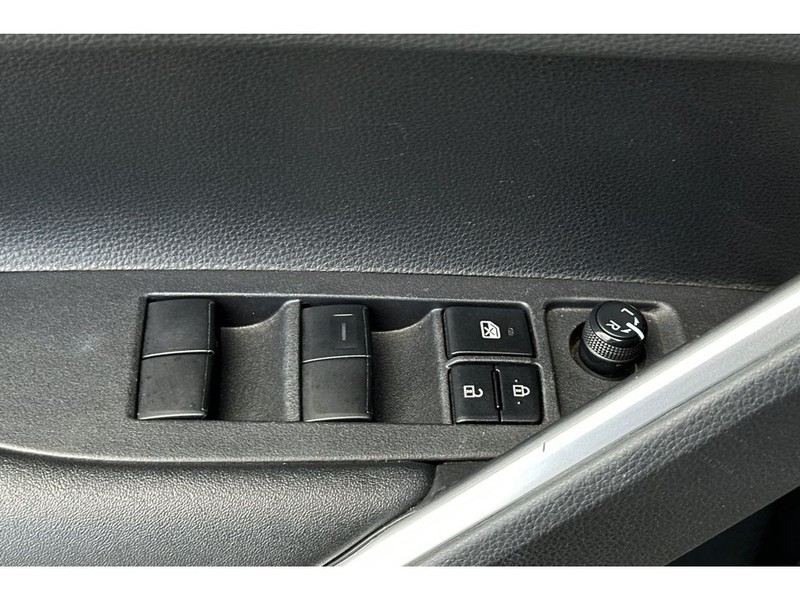 Toyota Corolla Cross Vehicle Full-screen Gallery Image 12