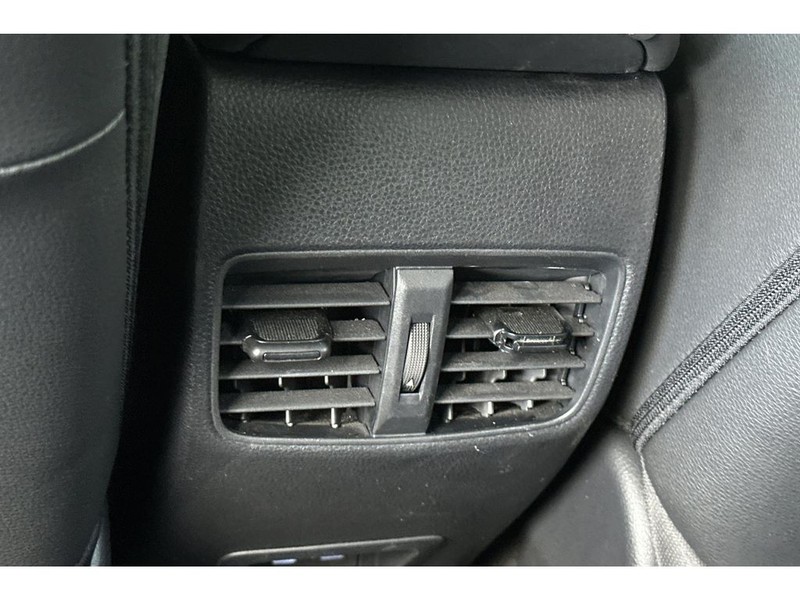 Toyota Corolla Cross Vehicle Full-screen Gallery Image 14