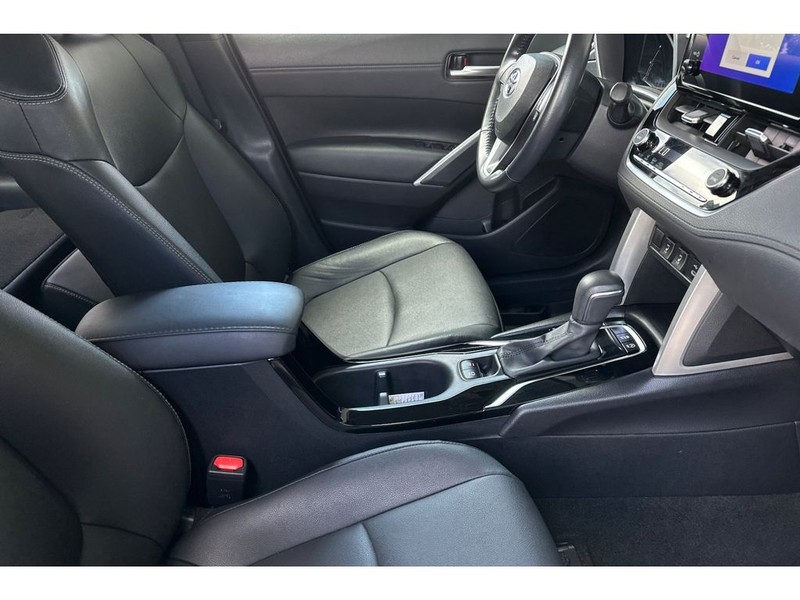 Toyota Corolla Cross Vehicle Full-screen Gallery Image 18