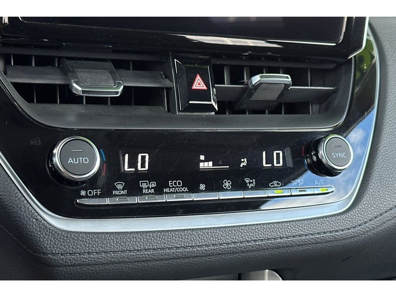 Toyota Corolla Cross Vehicle Full-screen Gallery Image 23