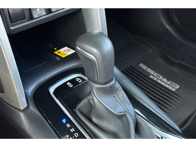 Toyota Corolla Cross Vehicle Full-screen Gallery Image 24