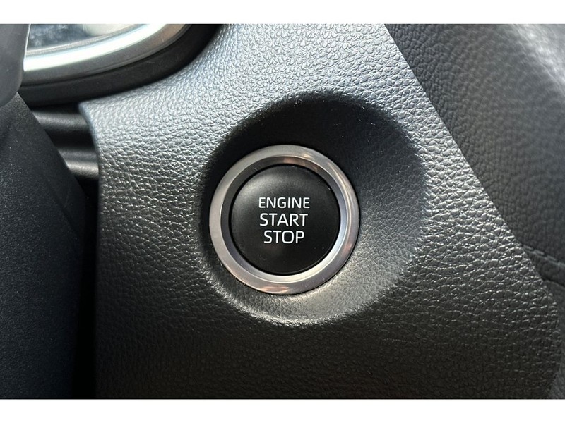 Toyota Corolla Cross Vehicle Full-screen Gallery Image 25