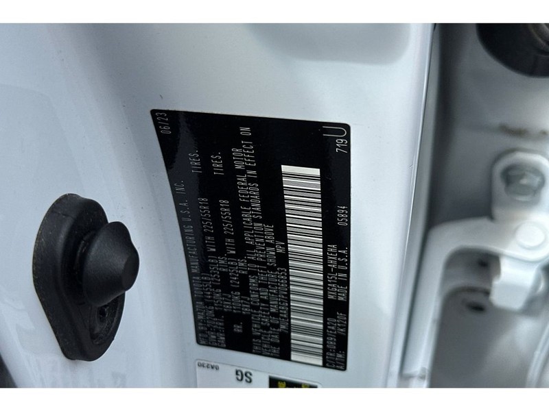 Toyota Corolla Cross Vehicle Full-screen Gallery Image 34