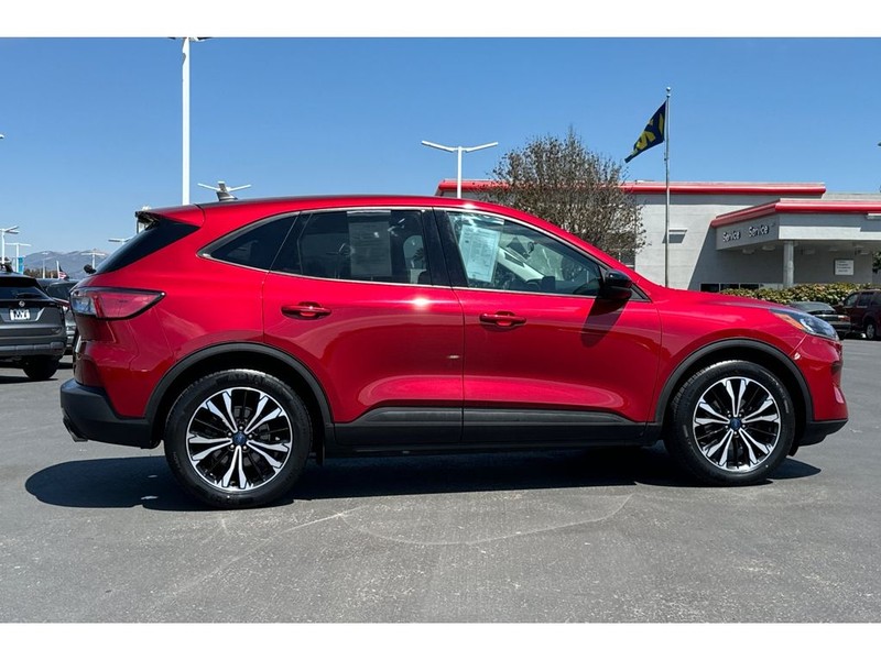 Ford Escape Vehicle Full-screen Gallery Image 03