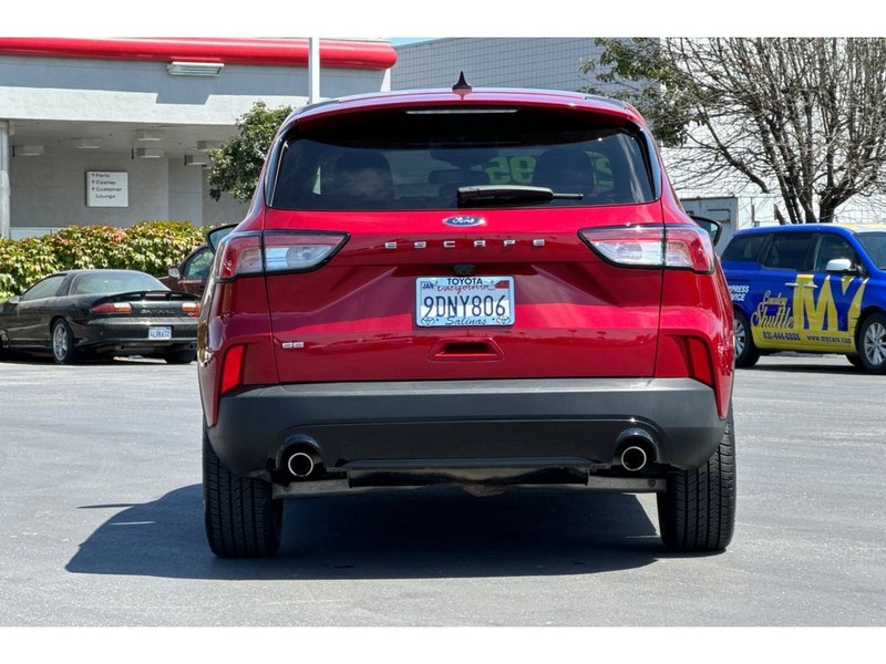 Ford Escape Vehicle Full-screen Gallery Image 05