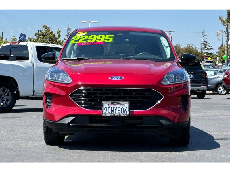 Ford Escape Vehicle Full-screen Gallery Image 09
