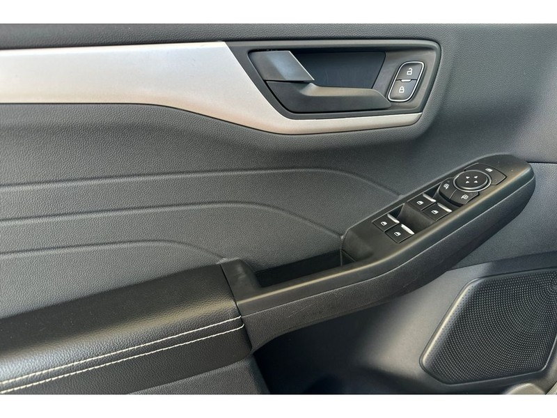 Ford Escape Vehicle Full-screen Gallery Image 11